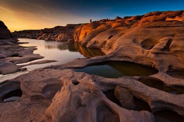 สามพันโบก