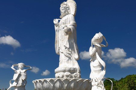 รูปสลักพระโพธิสัตว์กวนอิม