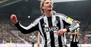 เทคโนโลยีล้ำหน้า 'หยุด' เกม เชลซี พบ นิวคาสเซิล ระหว่างรีวิว VAR